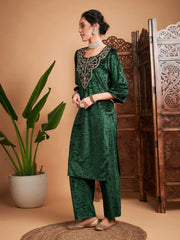 Women Emerald Velvet Embroidered Straight Kurta