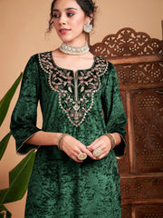 Women Emerald Velvet Embroidered Straight Kurta