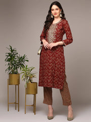 Women Maroon Viscose Rayon Embroidered Kurta VCK9133