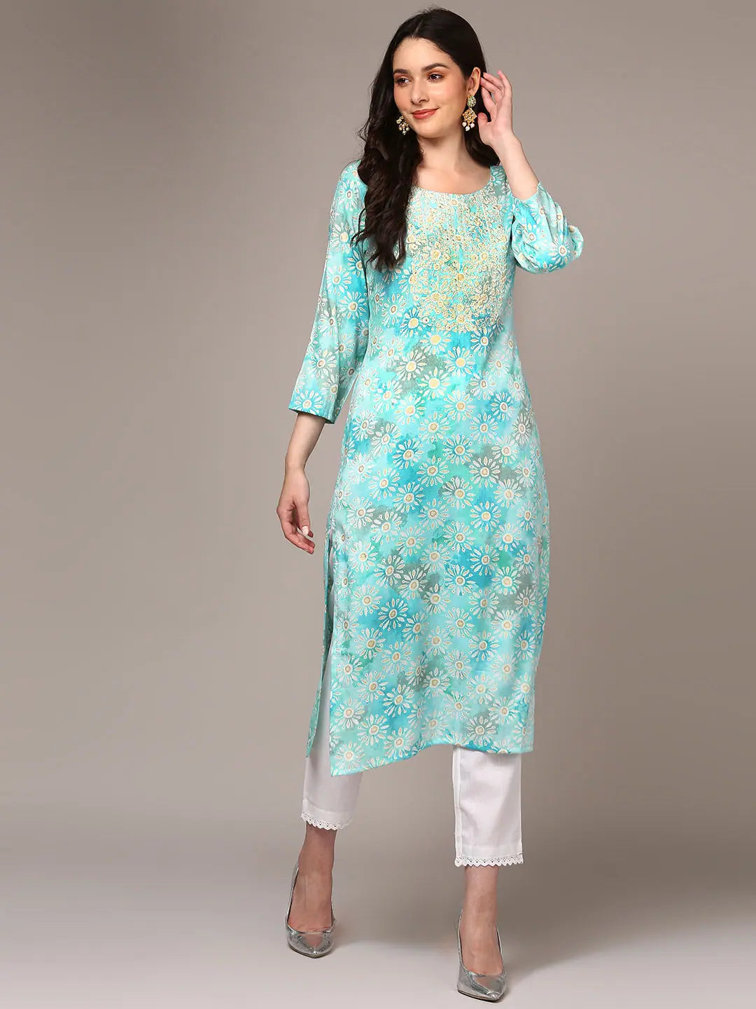 Women Blue Viscose Rayon Embroidered Kurta VCK9333
