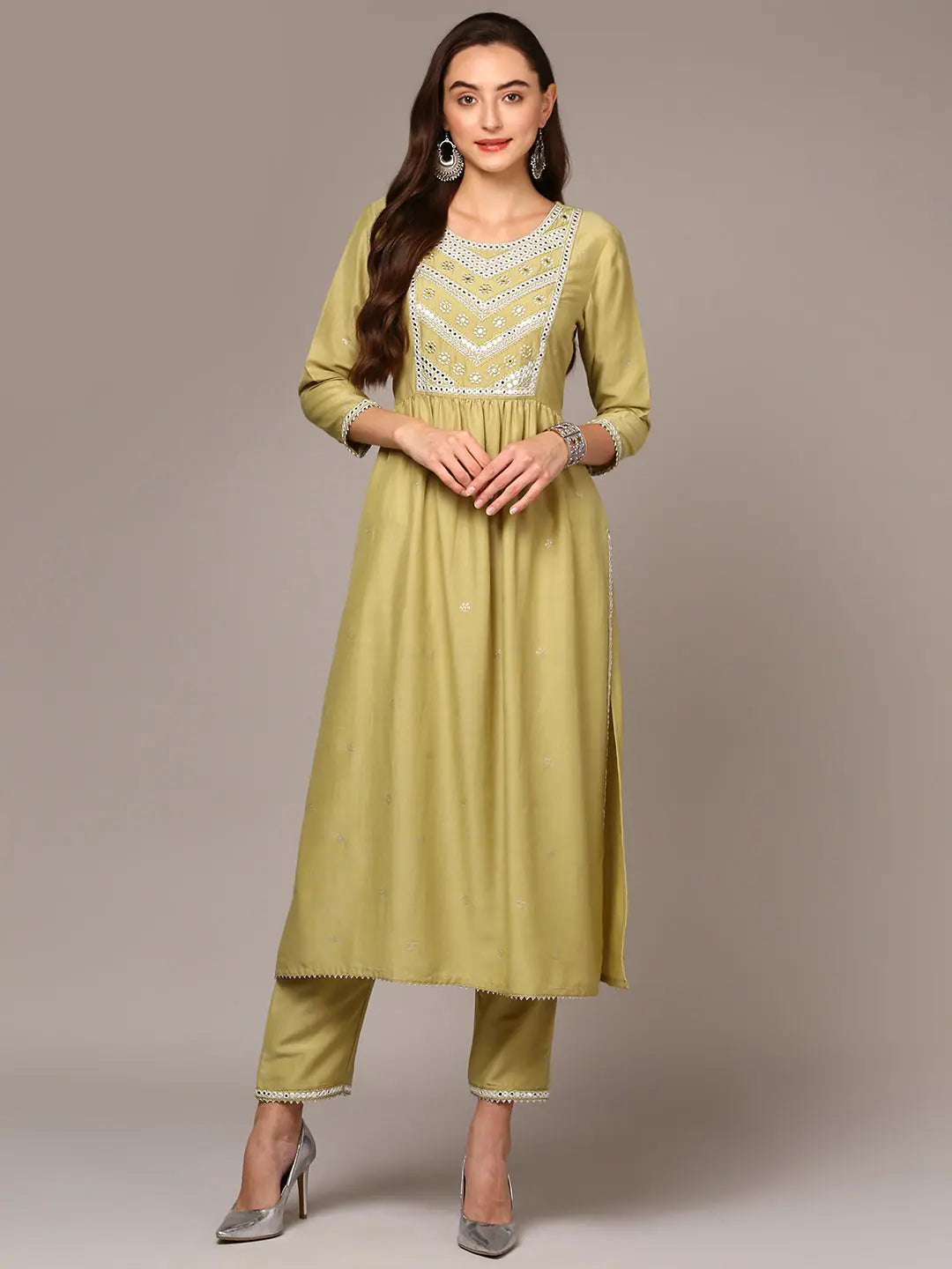 Women Green Silk Blend Embroidered Straight Kurta Set VKSET1438